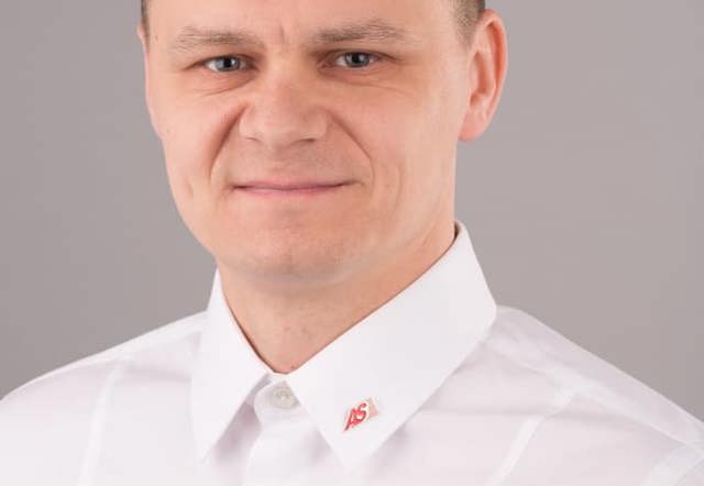 Artur Bubienko Kierownik Magazynu W AS PL 690